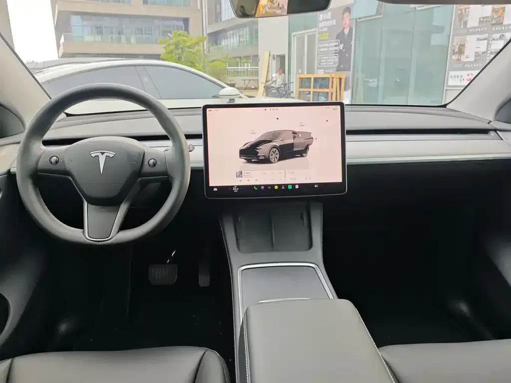 Tesla Model Y — фото 9