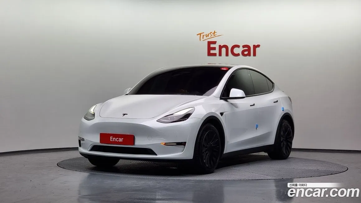 Tesla Model Y — фото 1
