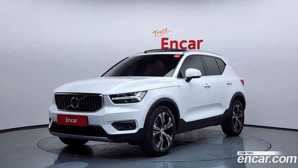 Volvo XC40 — фото 1