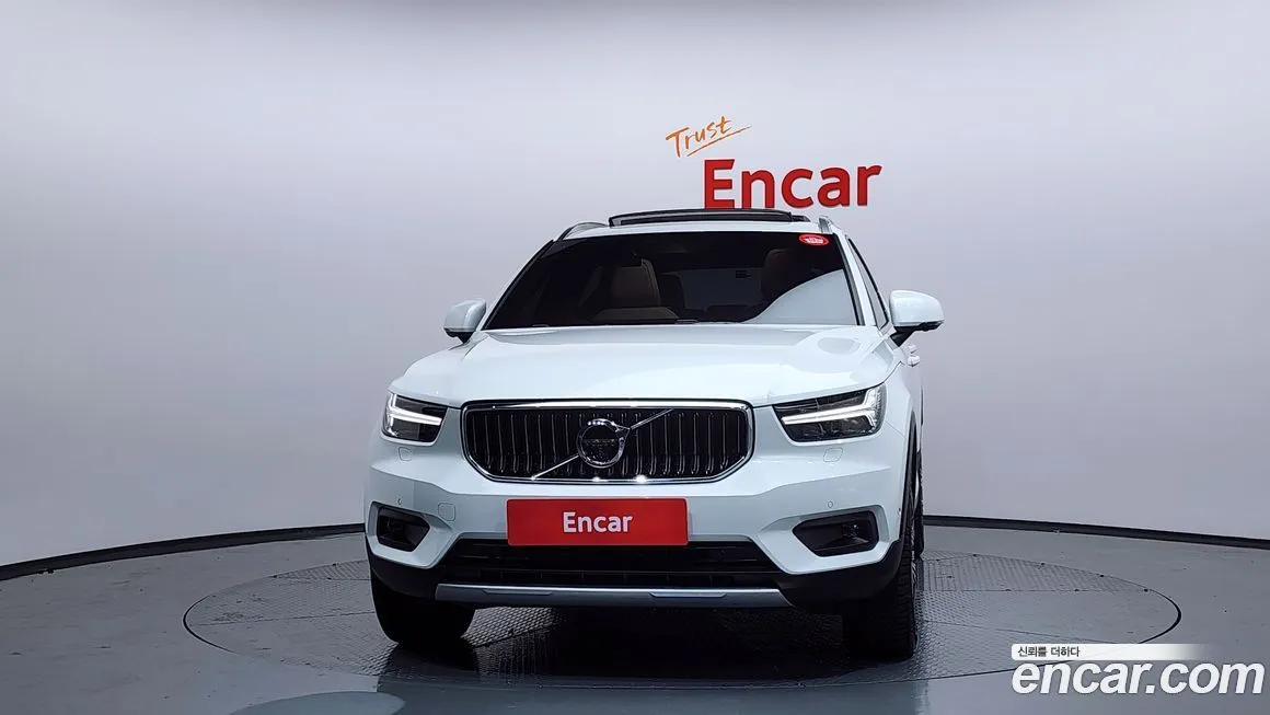 Volvo XC40 — фото 3