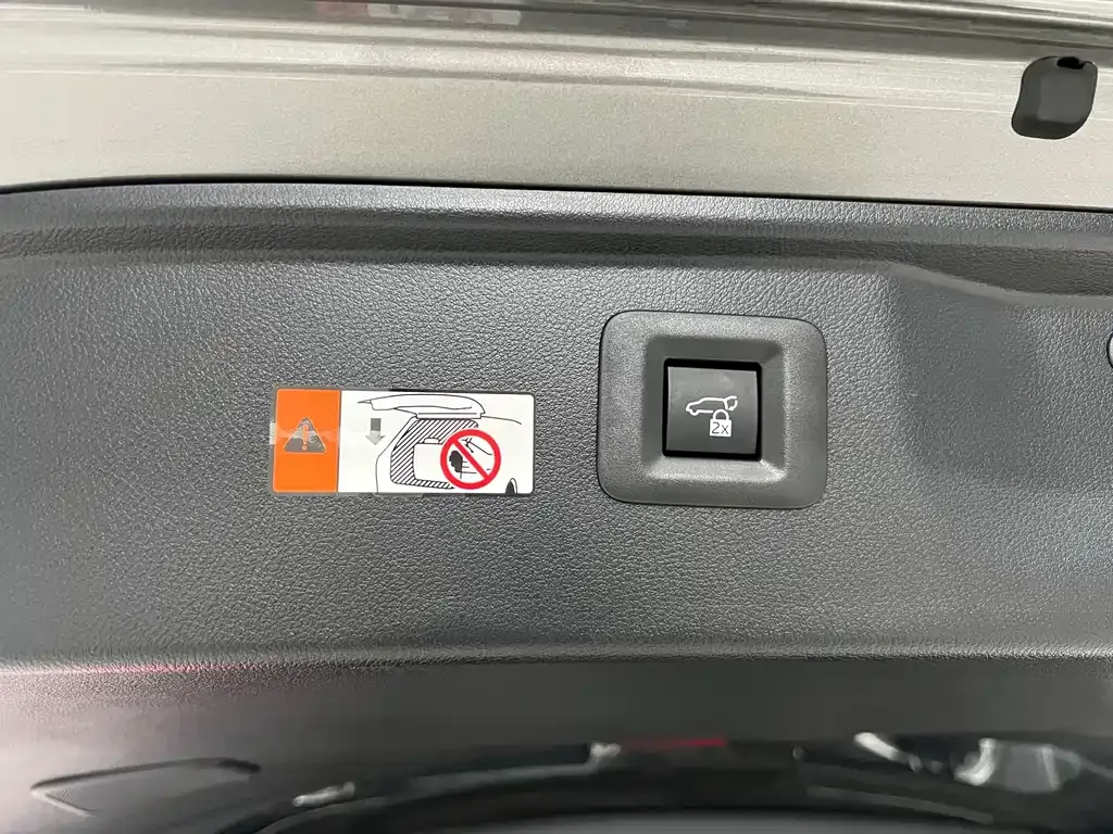 Toyota Alphard — фото 10