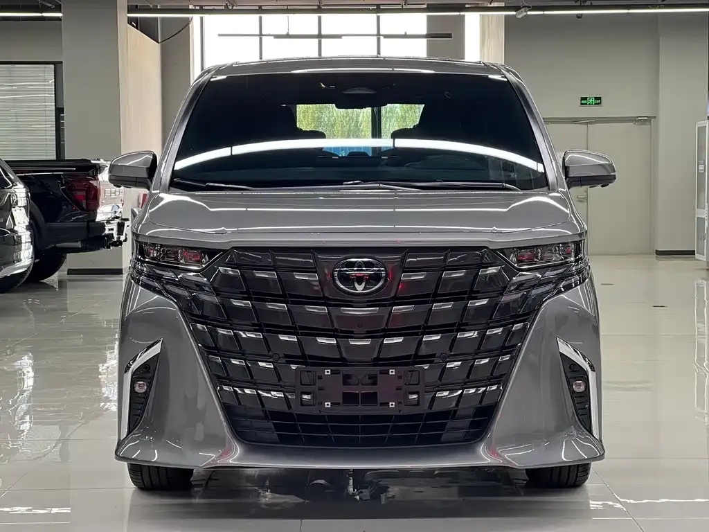 Toyota Alphard — фото 2