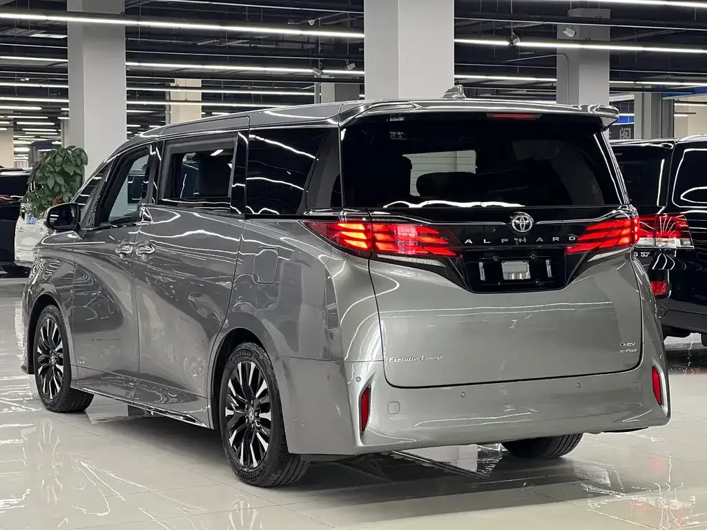 Toyota Alphard — фото 6
