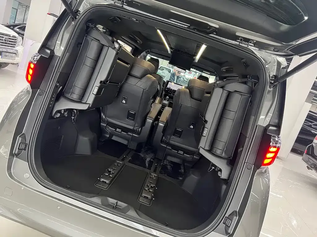 Toyota Alphard — фото 8