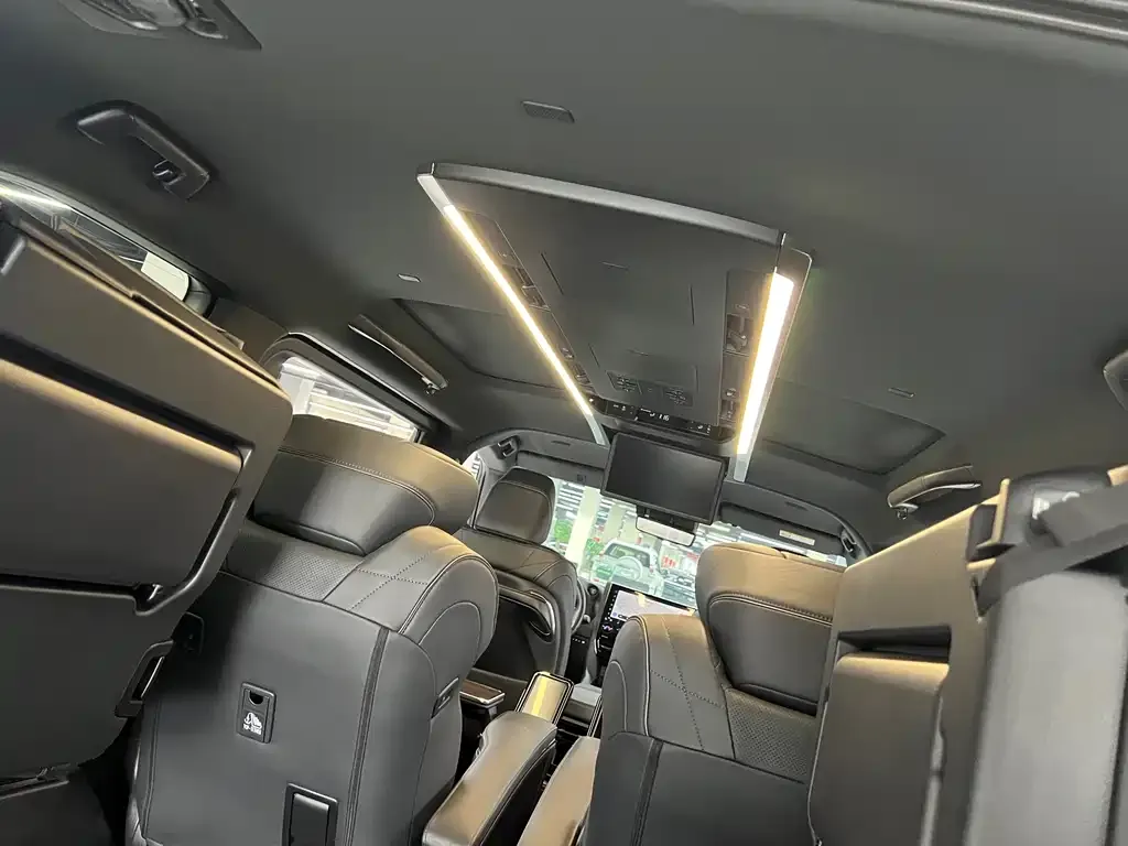 Toyota Alphard — фото 9