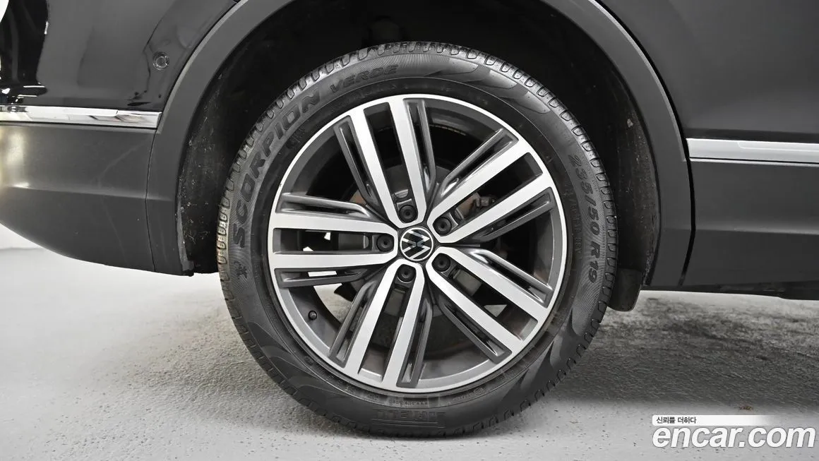 Volkswagen Tiguan — фото 5