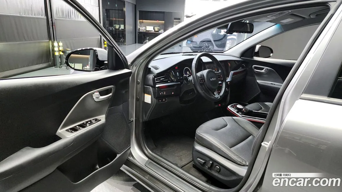Kia Niro — фото 10