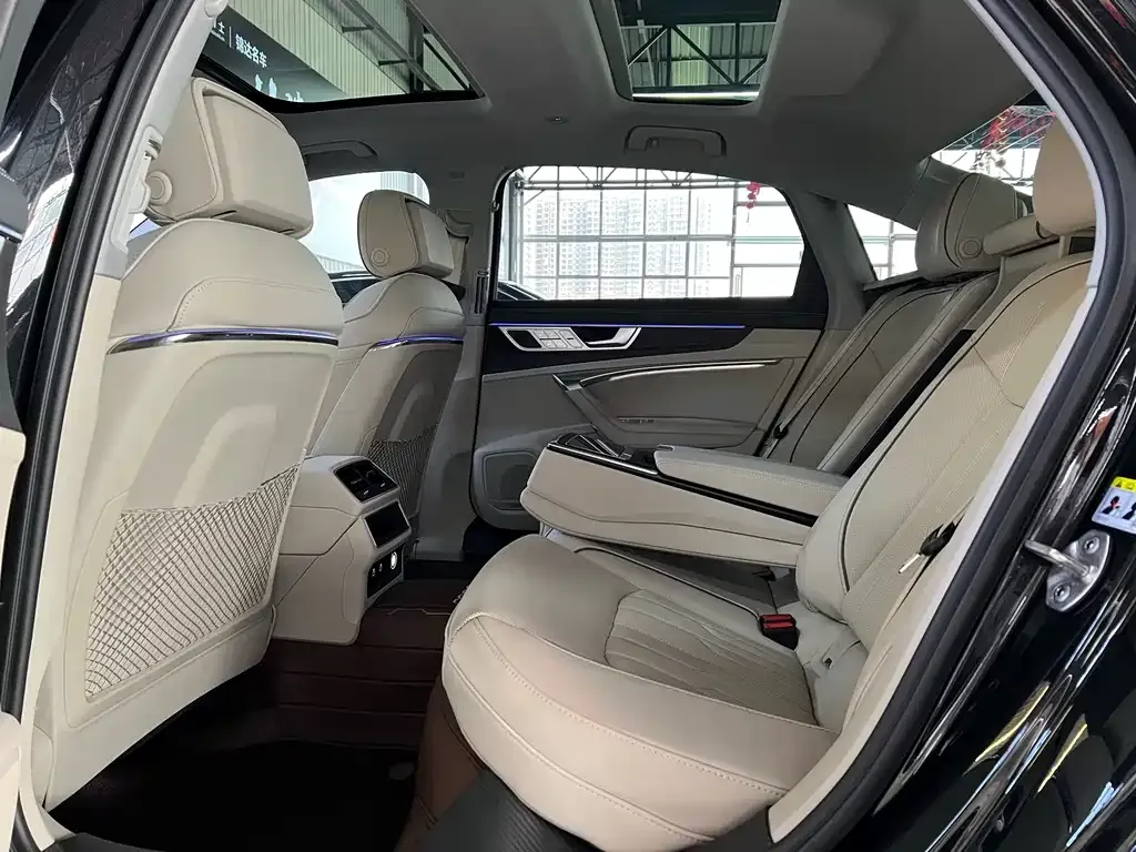 Audi A6L 2023 из CN, фото 6