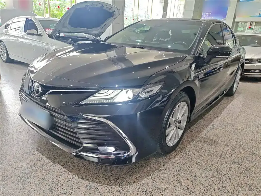 Toyota Camry — фото 2