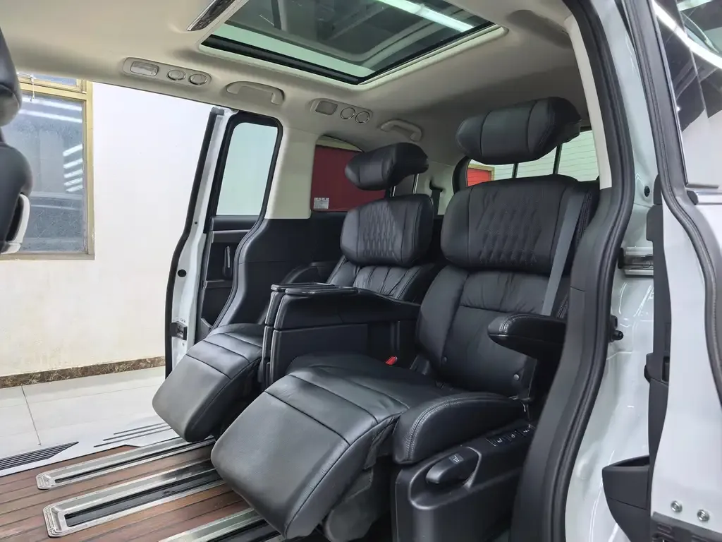 Honda Elysion 2022 из CN, фото 8