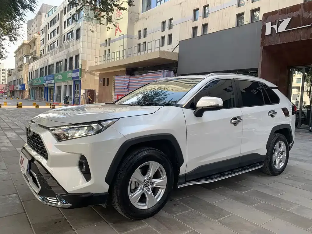 Toyota RAV4 2024 из CN, фото 1