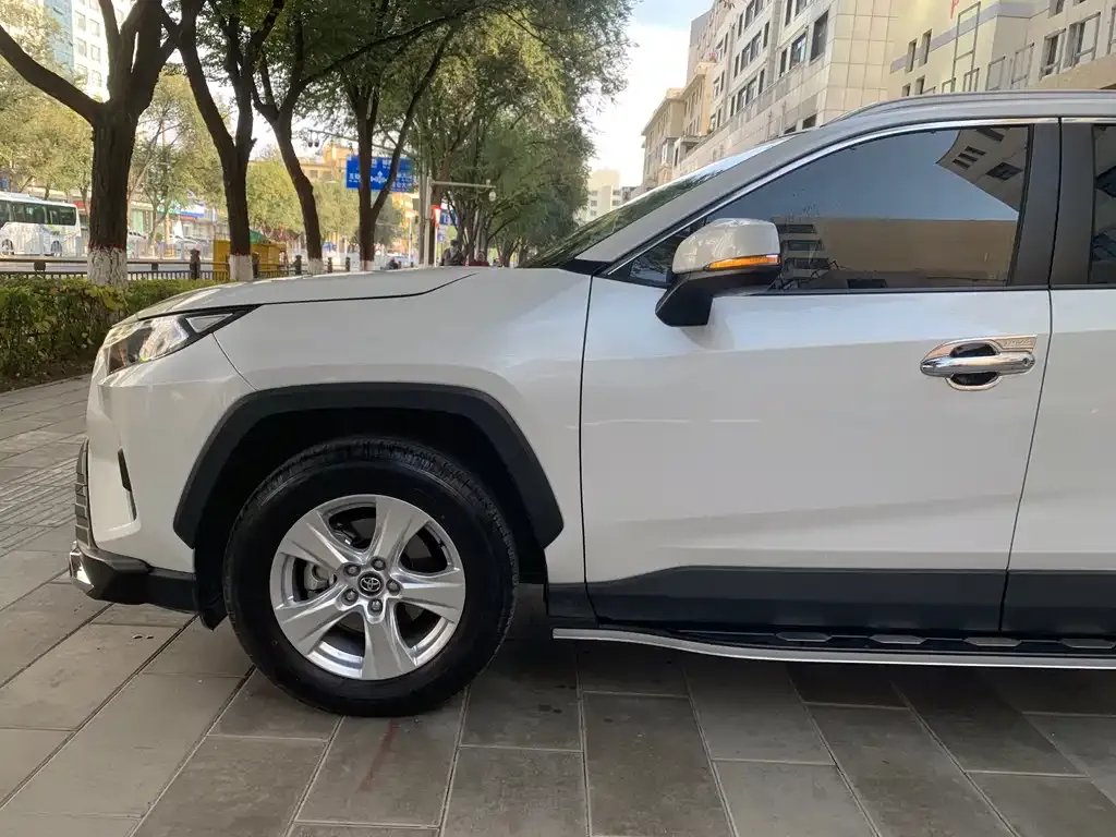 Toyota RAV4 2024 из CN, фото 6