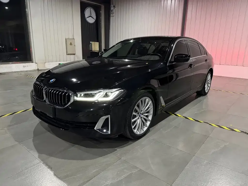 BMW 5 Series — фото 1