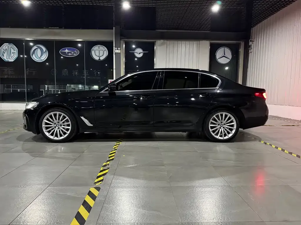 BMW 5 Series — фото 2