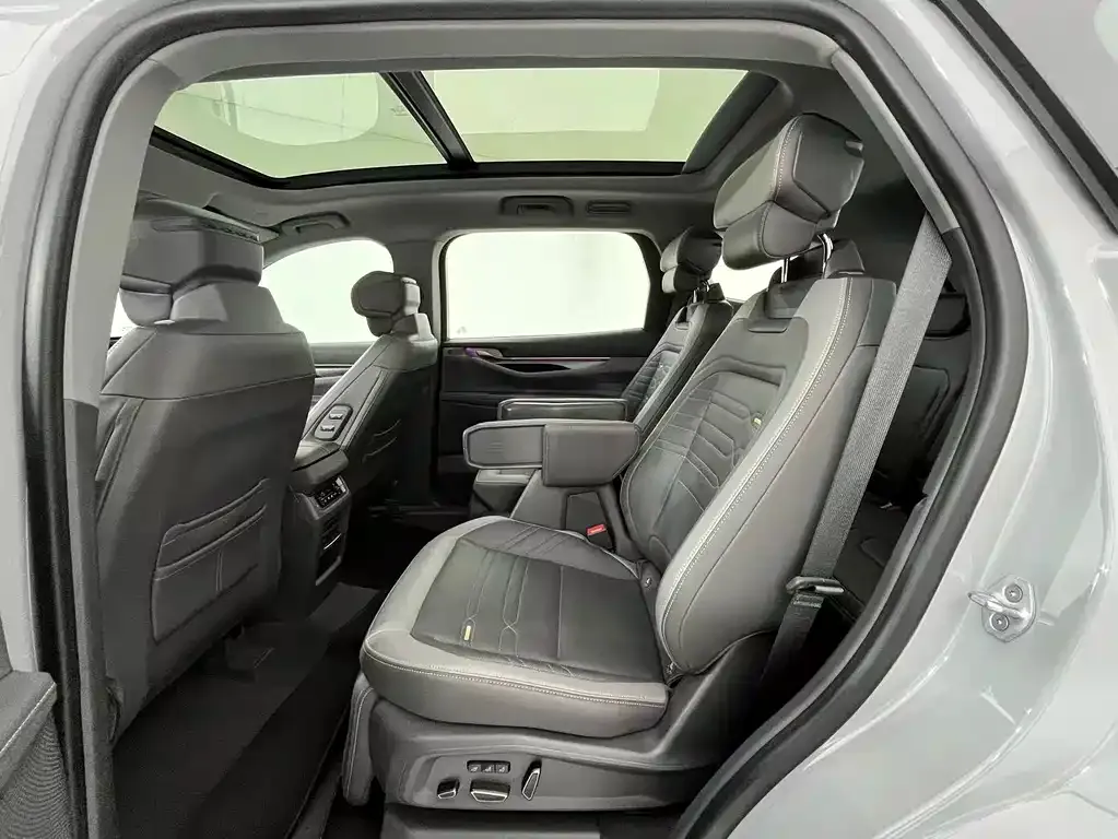 Ford Edge 2023 из CN, фото 2