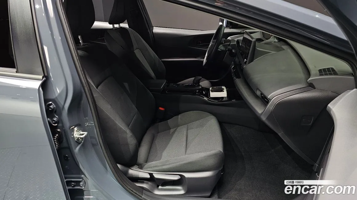 Toyota Prius 2024 из KR, фото 10