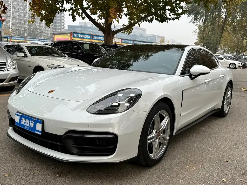 Porsche Panamera — фото 1