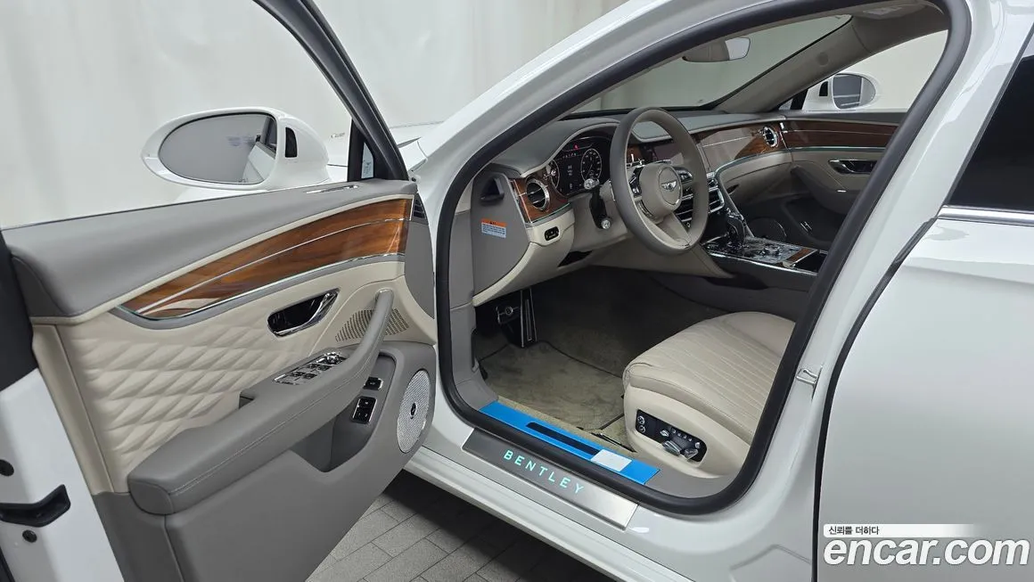 Bentley Flying Spur — фото 10