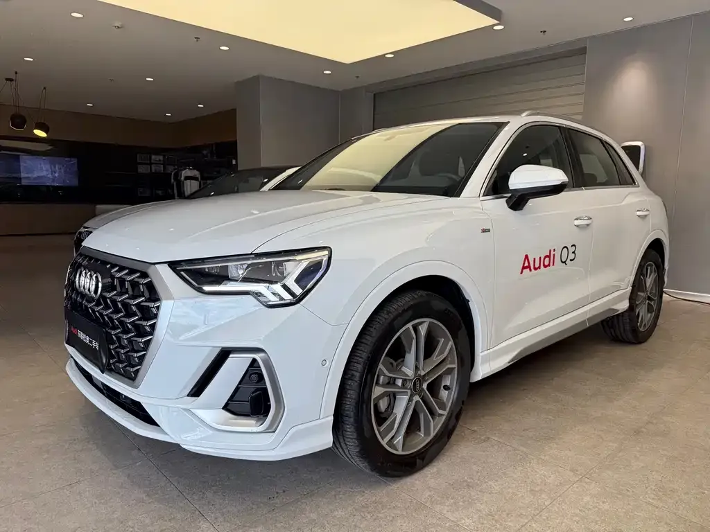 Audi Q3 — фото 1