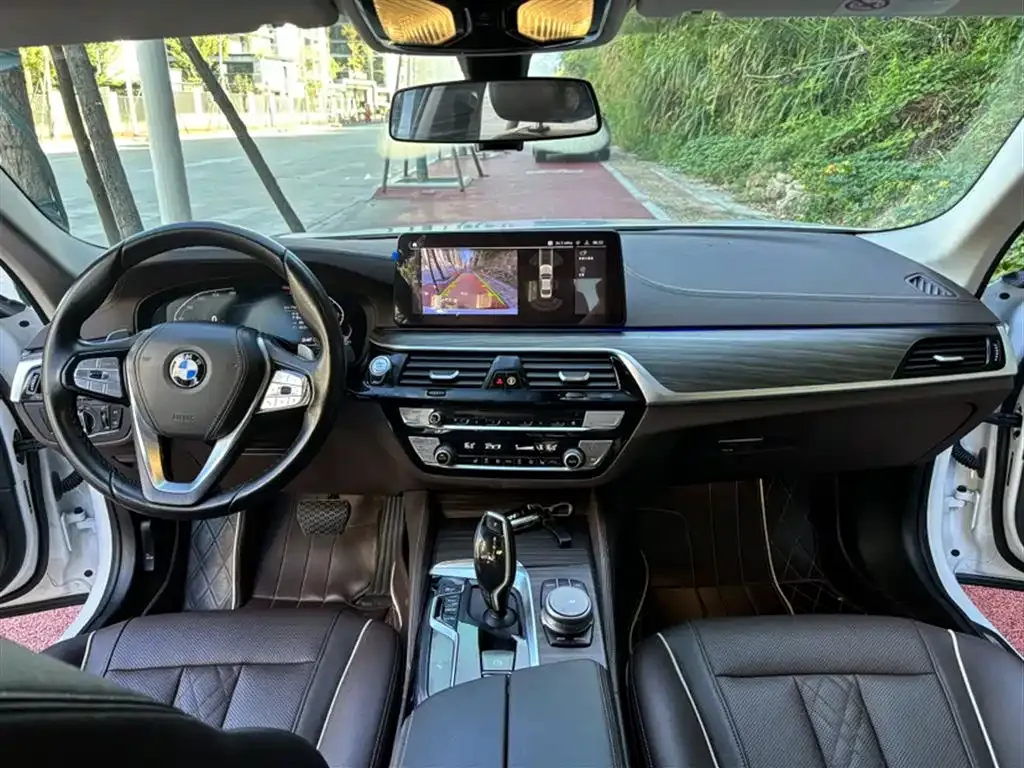 BMW 5 Series — фото 8