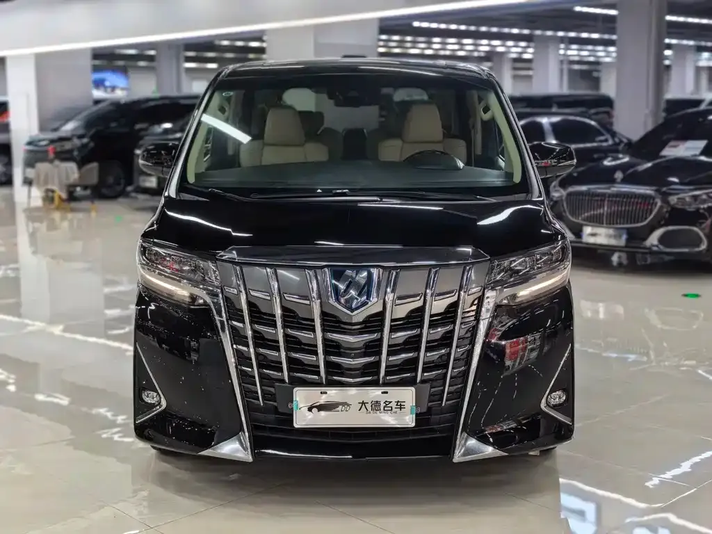 Toyota Alphard — фото 2