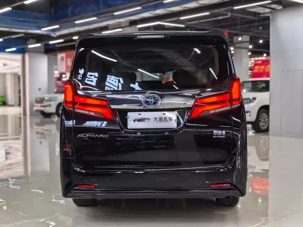 Toyota Alphard — фото 5