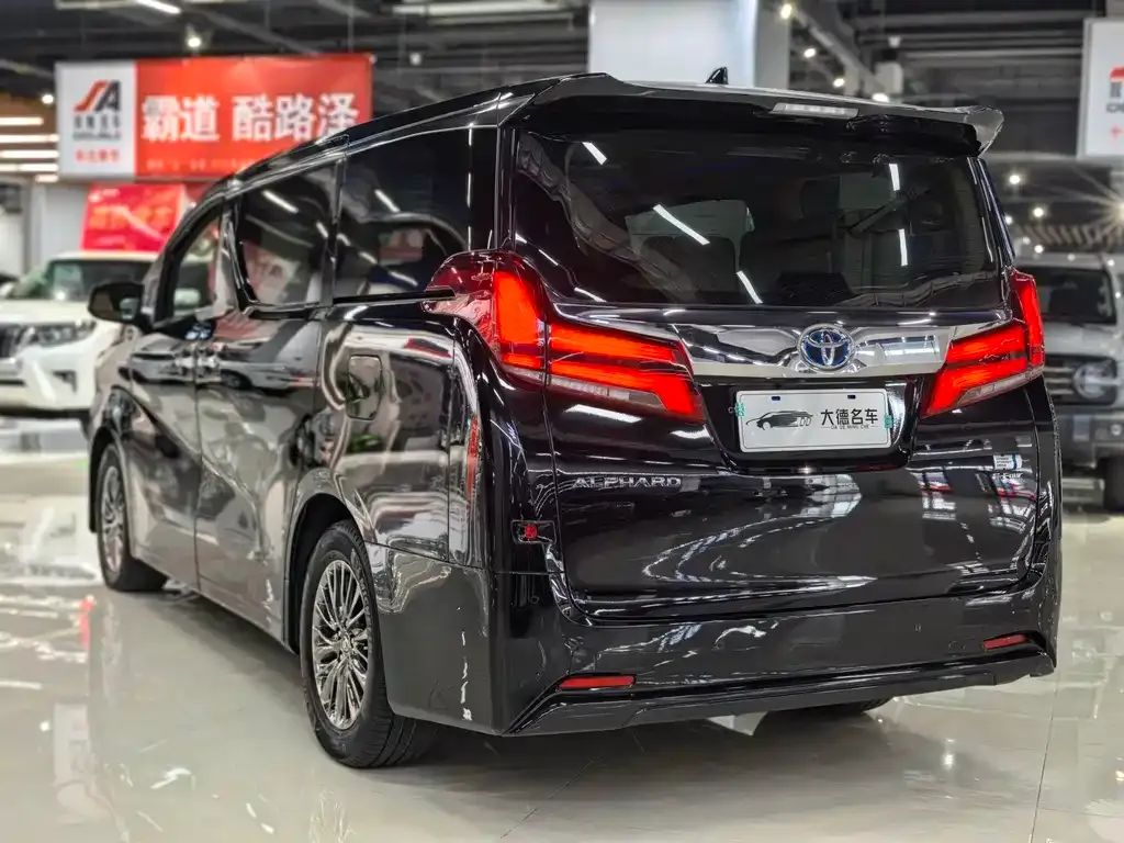 Toyota Alphard — фото 6
