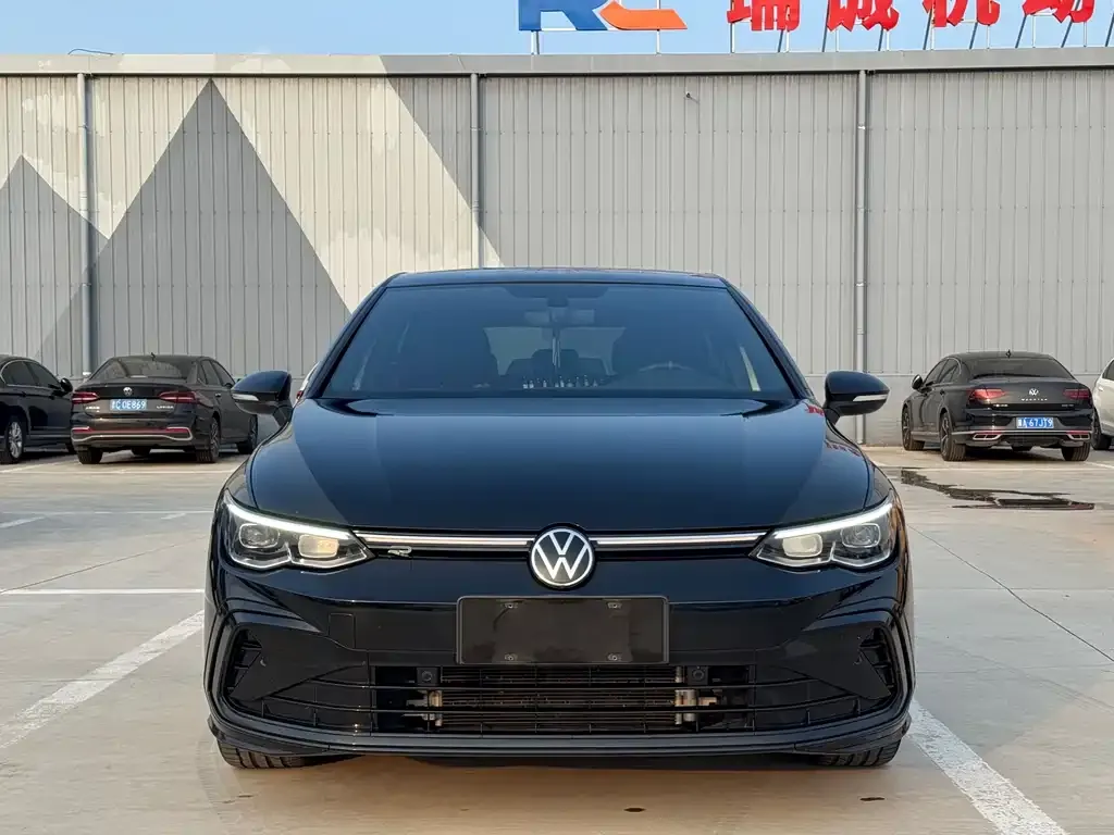 Volkswagen Golf 2023 из CN, фото 2