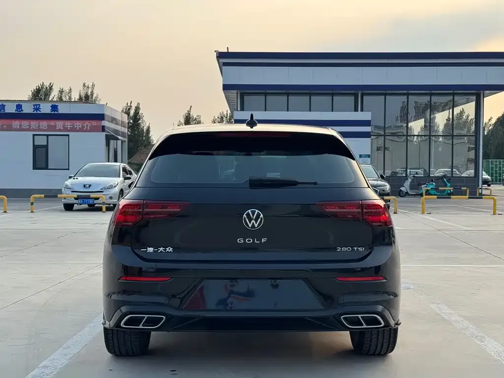 Volkswagen Golf 2023 из CN, фото 3