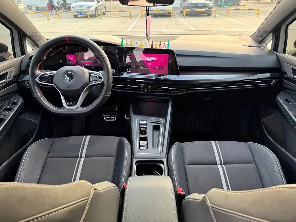 Volkswagen Golf 2023 из CN, фото 8