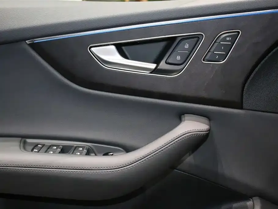 Audi Q8 2024 из CN, фото 10