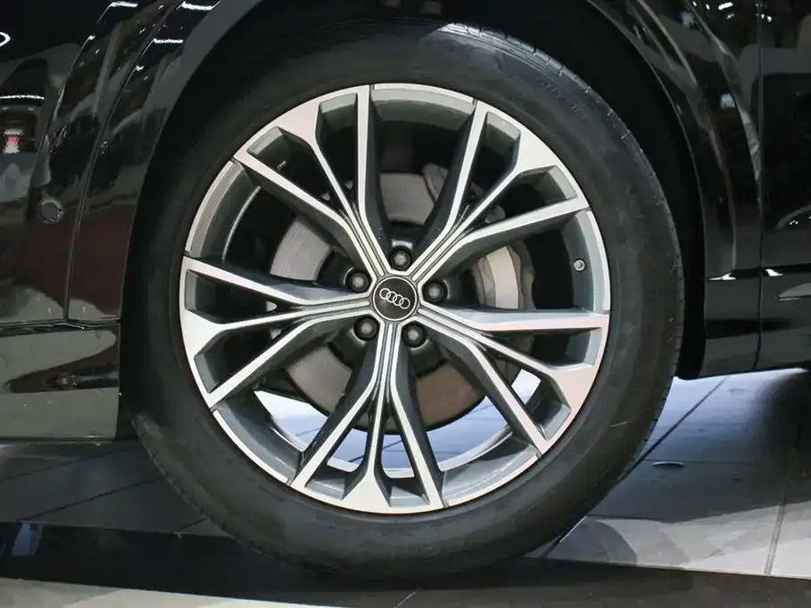 Audi Q8 2024 из CN, фото 6