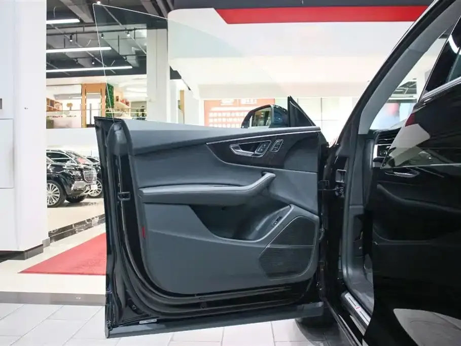 Audi Q8 2024 из CN, фото 7