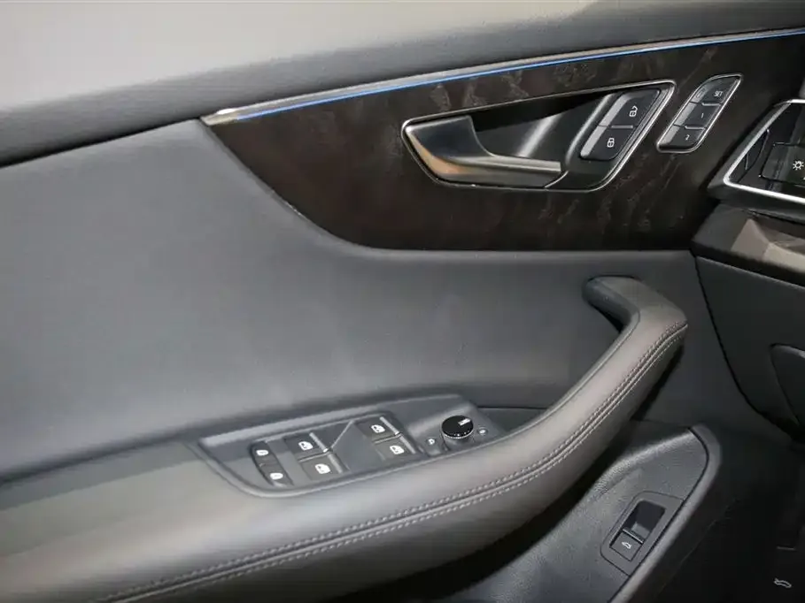 Audi Q8 2024 из CN, фото 8