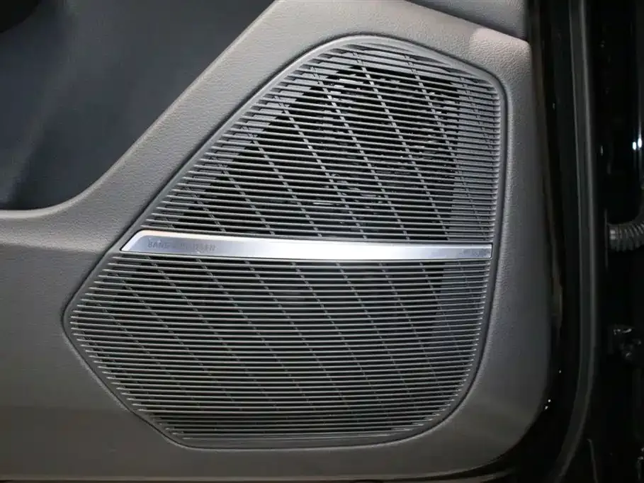 Audi Q8 2024 из CN, фото 9