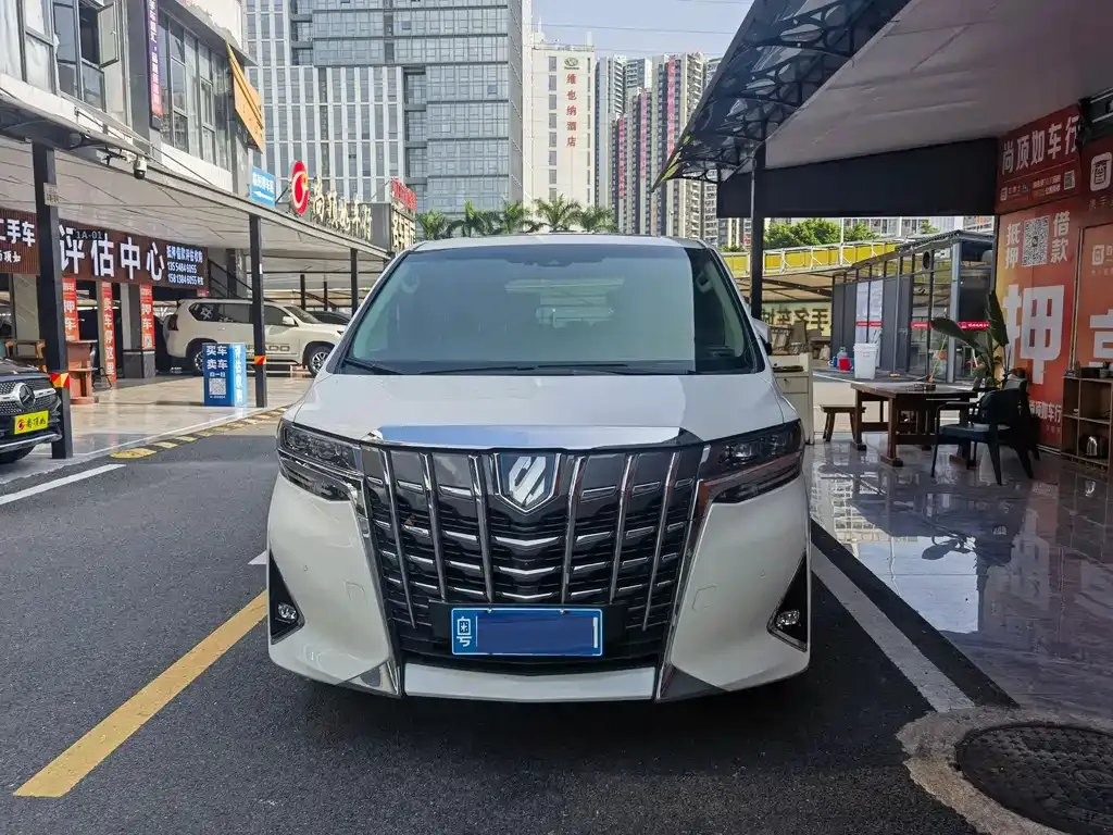 Toyota Alphard — фото 3