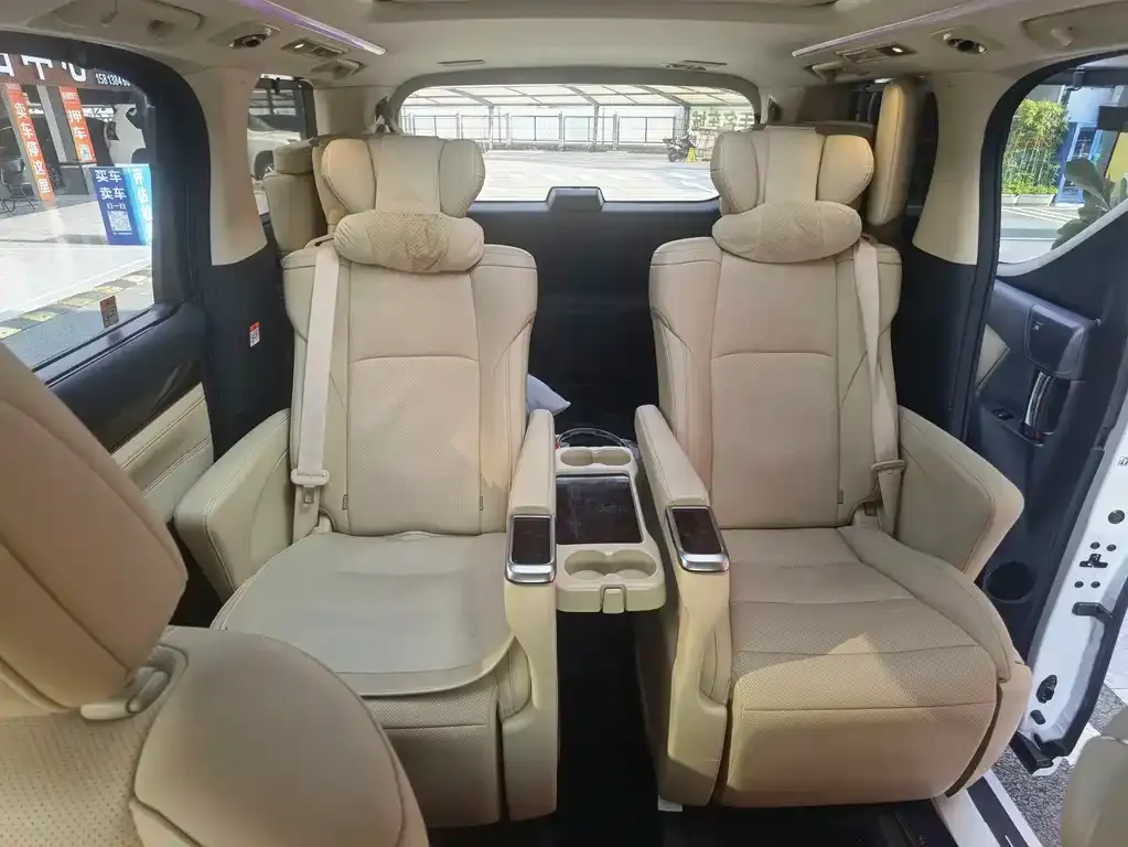 Toyota Alphard — фото 6