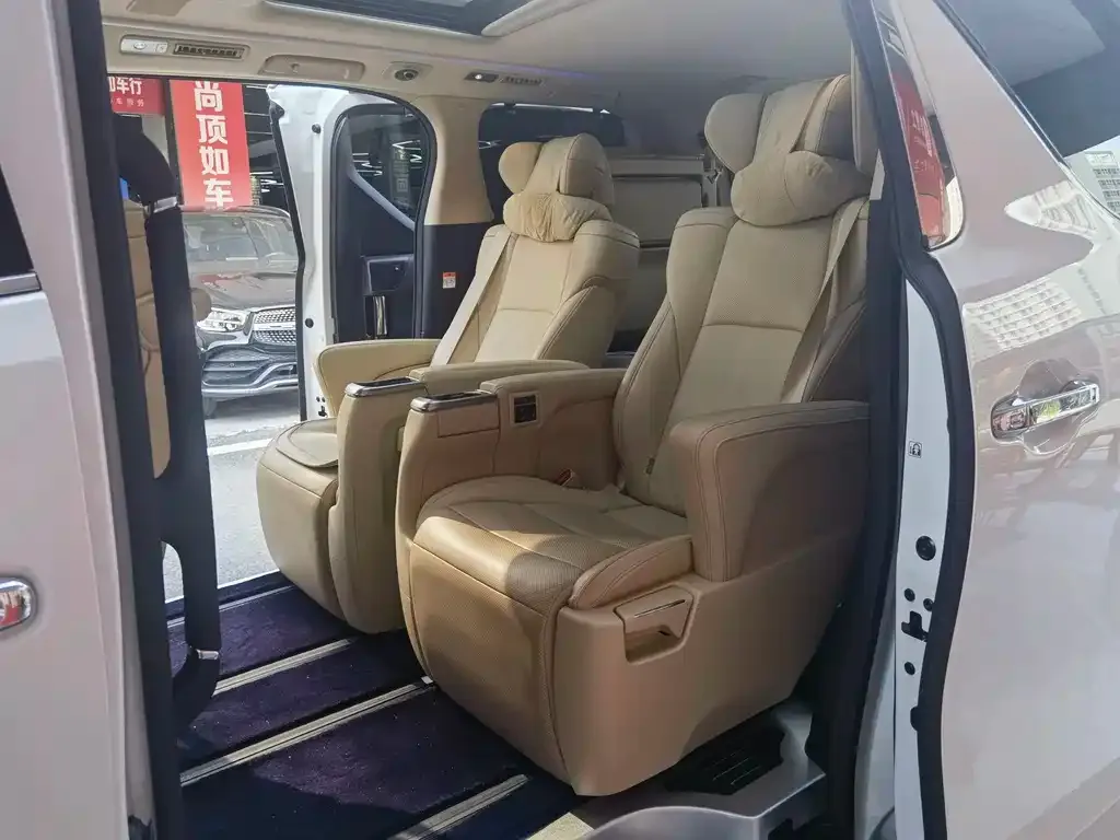 Toyota Alphard — фото 8