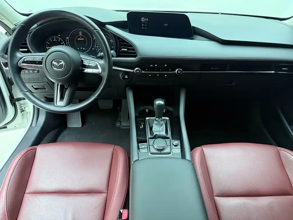 Mazda 3 Axela 2023 из CN, фото 10