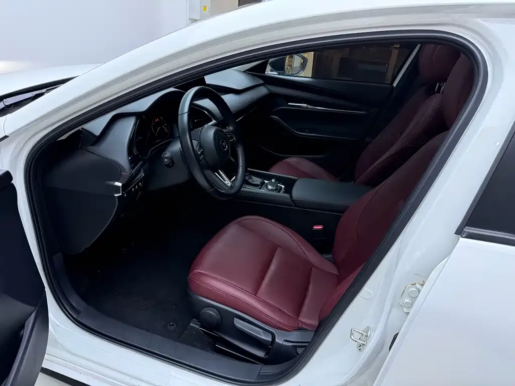 Mazda 3 Axela 2023 из CN, фото 8