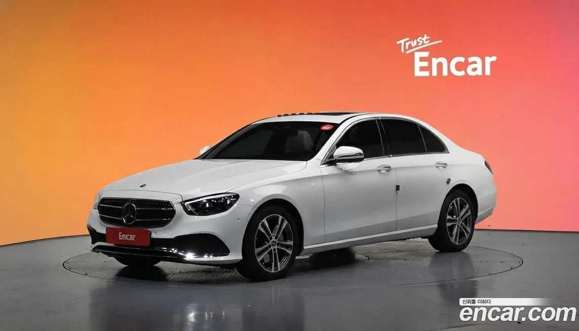 Mercedes-Benz E-Class — фото 1