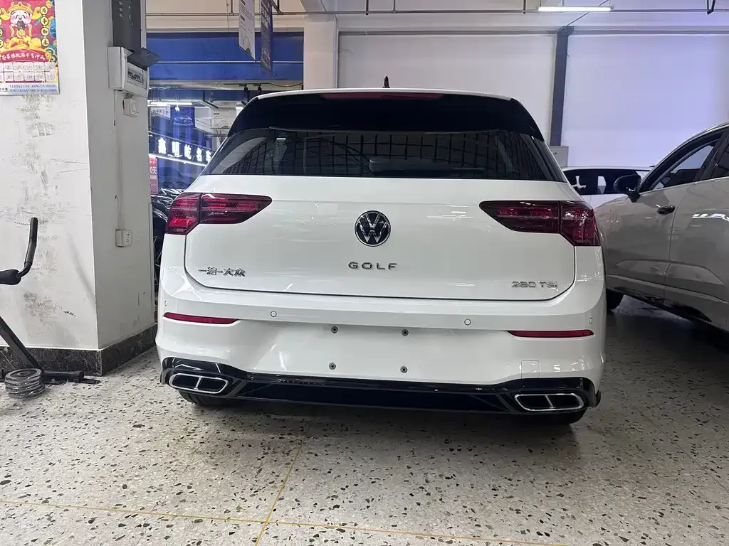 Volkswagen Golf 2023 из CN, фото 10