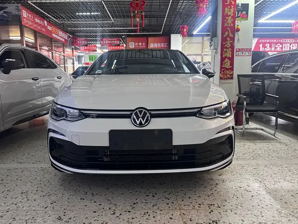Volkswagen Golf 2023 из CN, фото 2