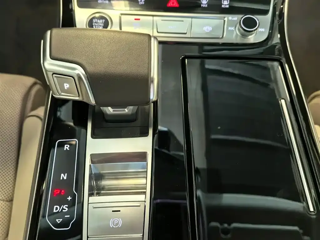 Audi A8 2024 из CN, фото 9