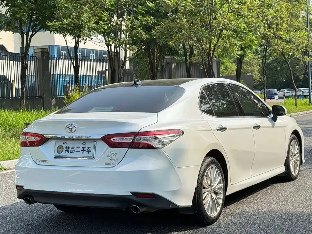 Toyota Camry — фото 5