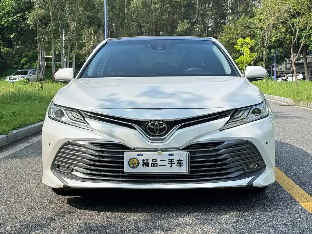 Toyota Camry — фото 6