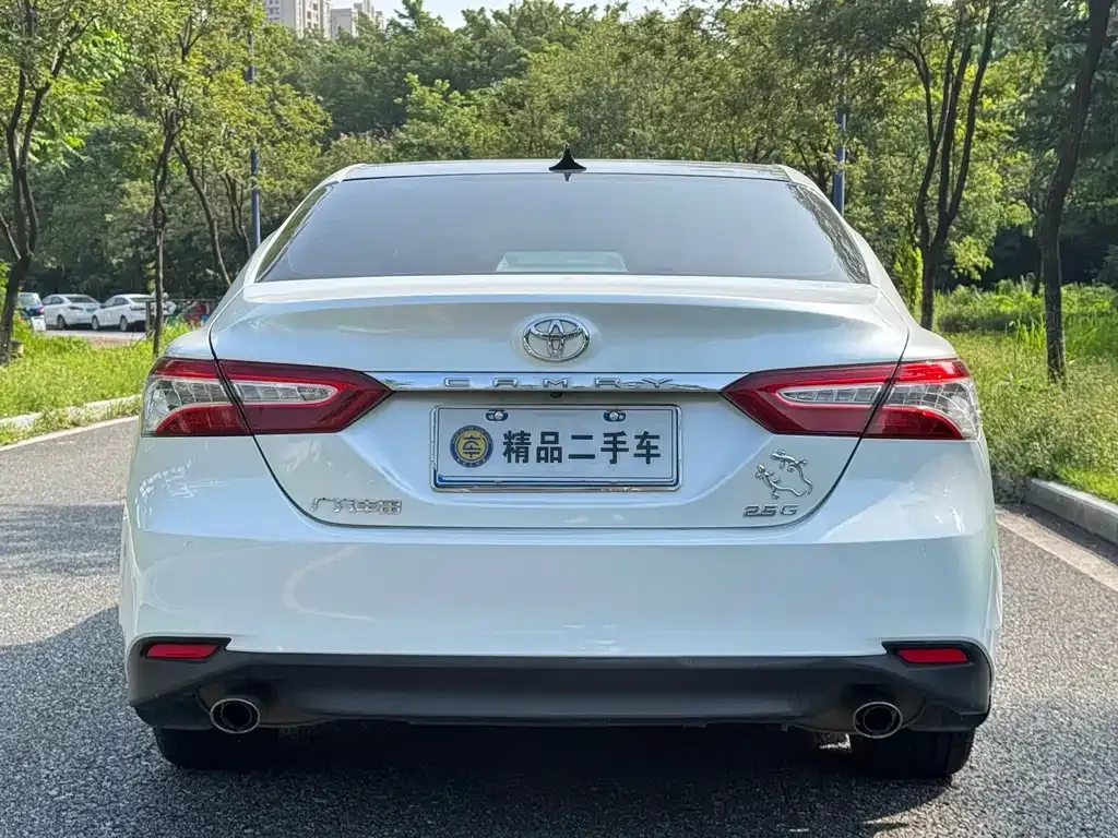 Toyota Camry — фото 7