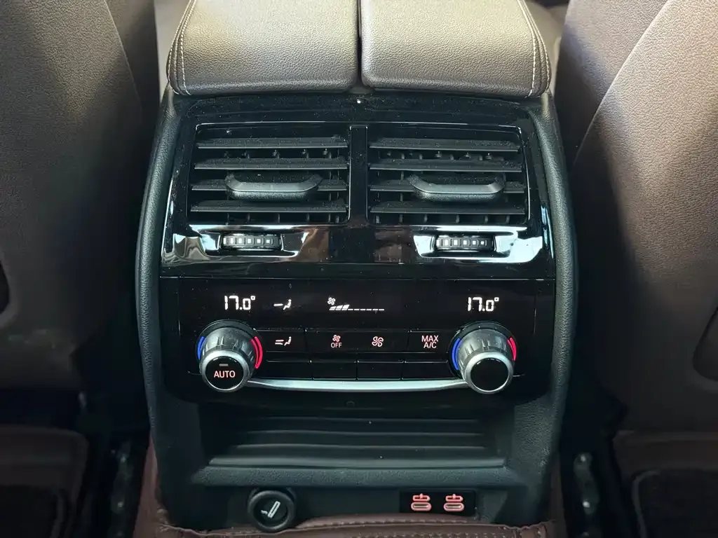 BMW 5 Series 2023 из CN, фото 10