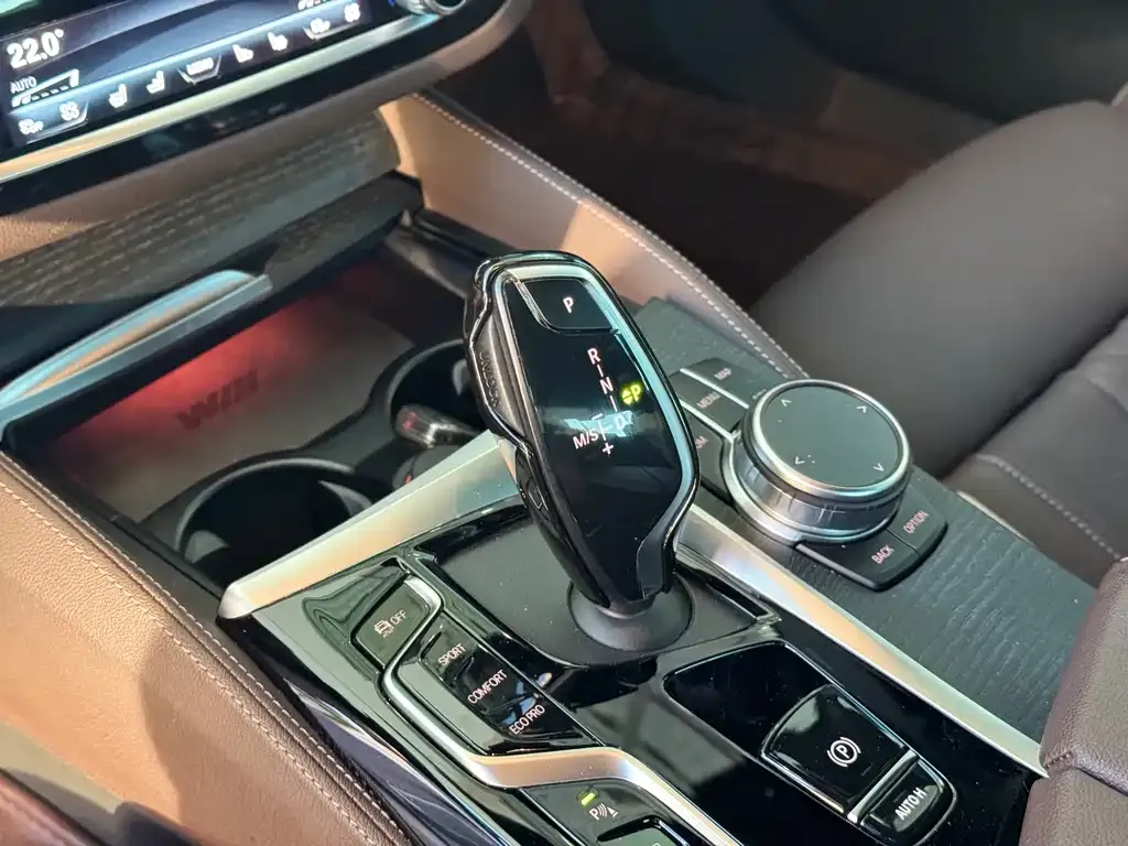 BMW 5 Series 2023 из CN, фото 8