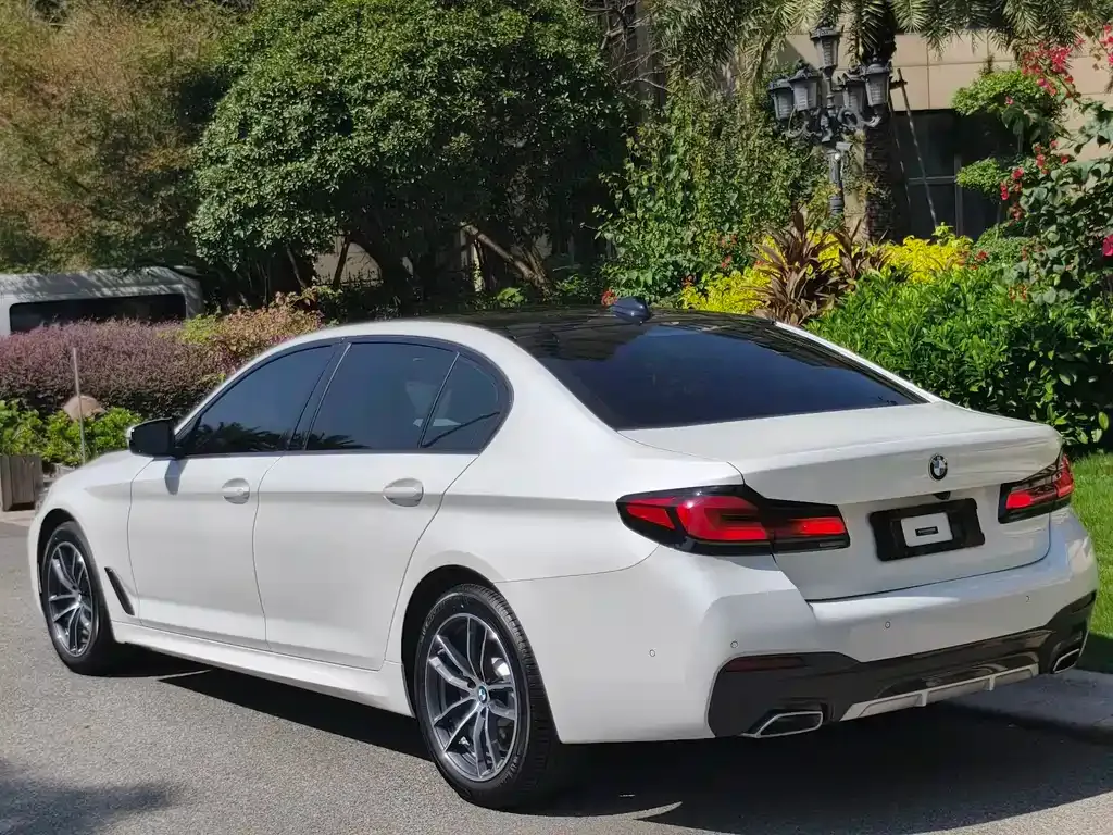 BMW 5 Series — фото 5